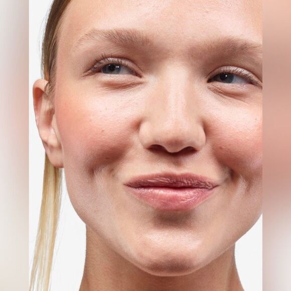 Glossier Cloud Paint Seamless Cheek Color shade Beam (soft peach) 0.33 oz/ 10 ml - Picture 4 of 5